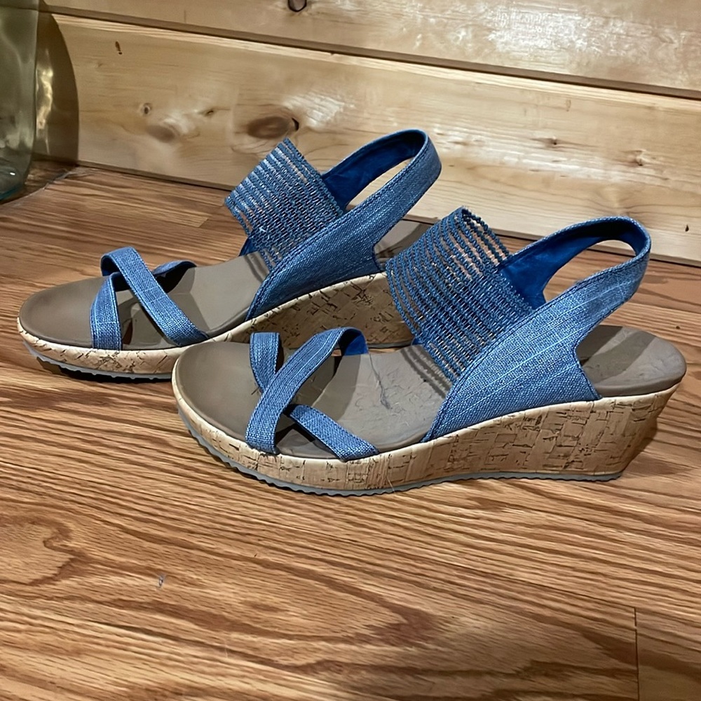 Sketchers luxefoam wedge sandals